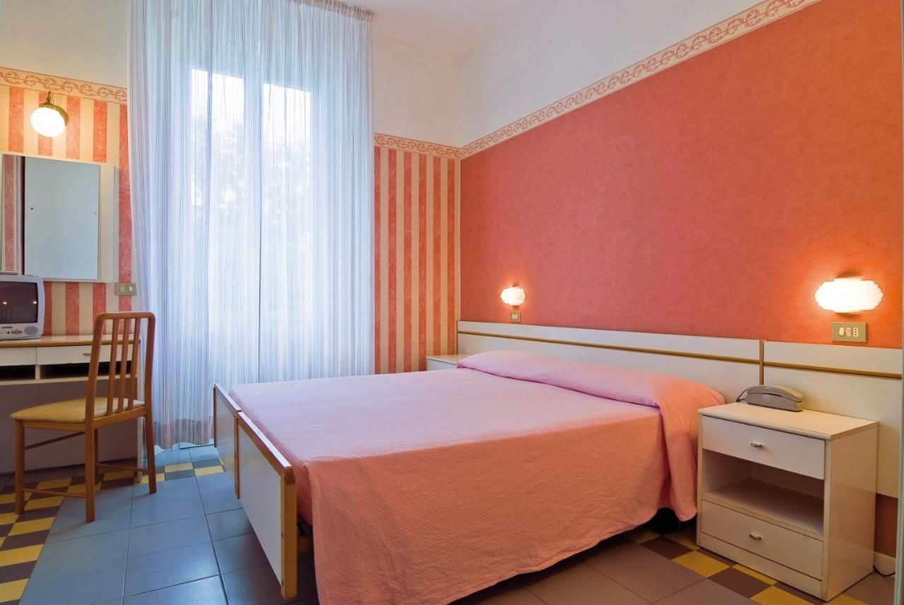 Hotel Loris - Valentini Family Village Беллария-Иджеа-Марина Экстерьер фото