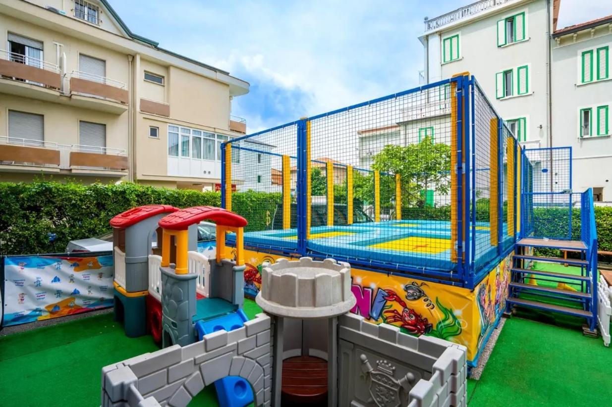 Hotel Loris - Valentini Family Village Беллария-Иджеа-Марина Экстерьер фото