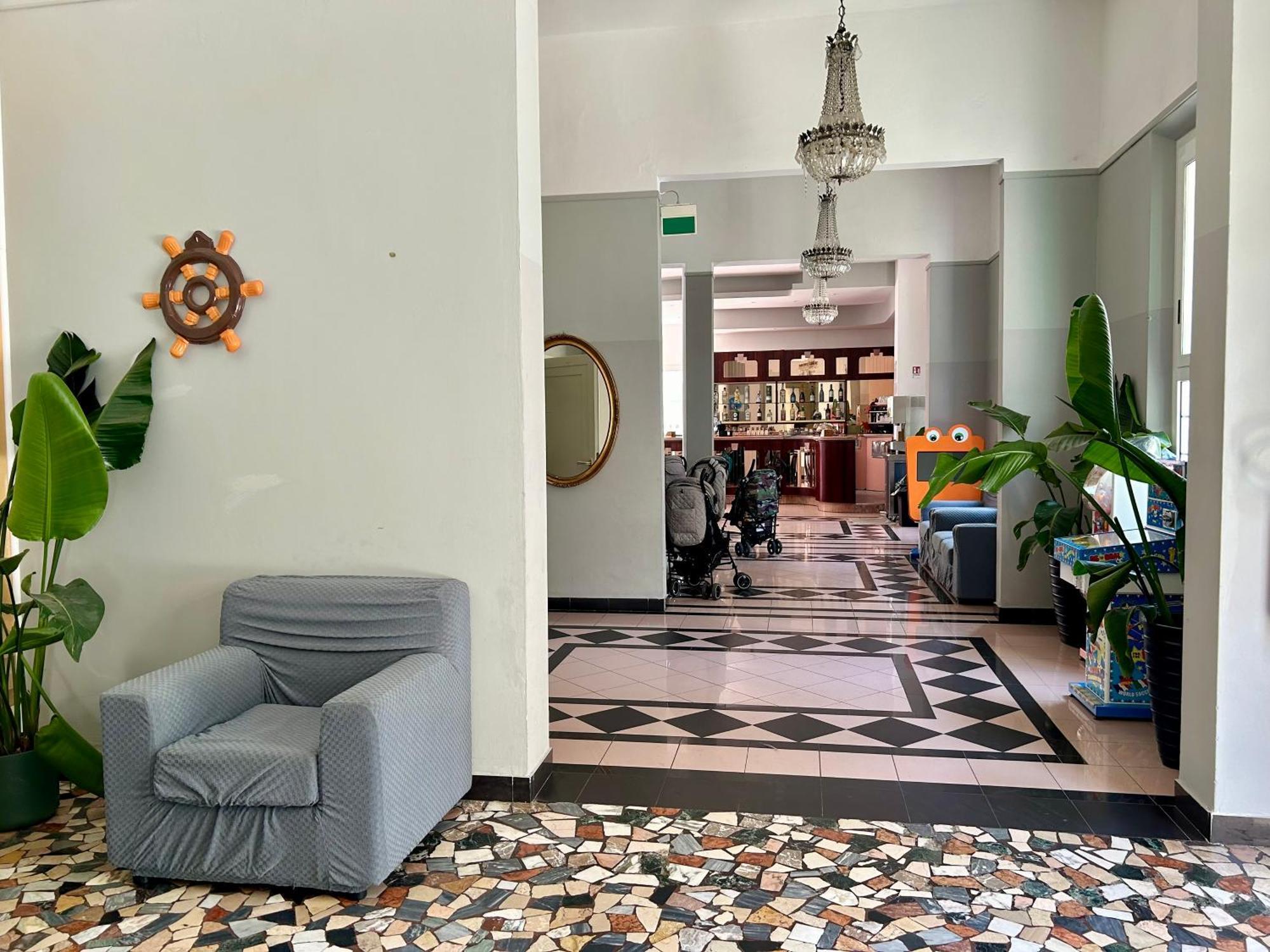 Hotel Loris - Valentini Family Village Беллария-Иджеа-Марина Экстерьер фото